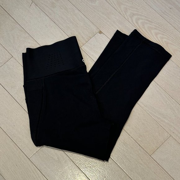 GAP Sculpt Cropped Leggings with Perforated Detailing - Picture 2 of 4